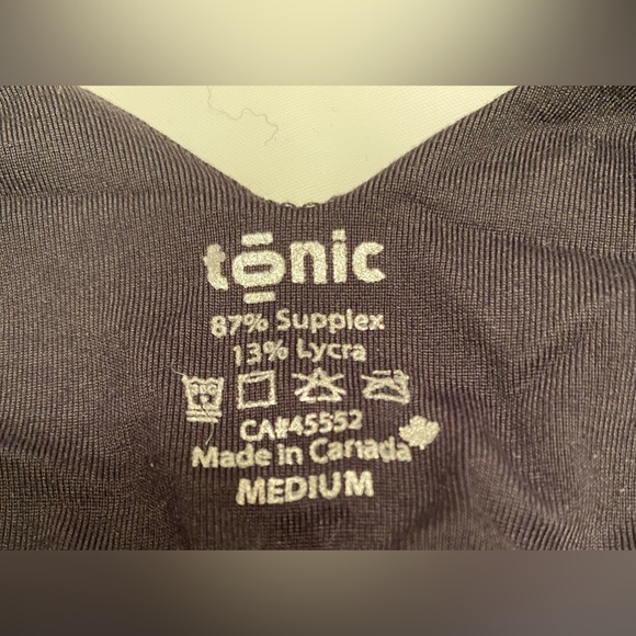 Tonic Active Yoga Top with Built in Shelf Bra Size Medium in EUC - Picture 7 of 7